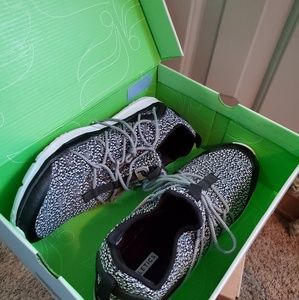 Fabletics gym shoes